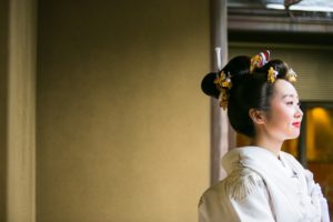 日本髪で伝統的な和装結婚式を